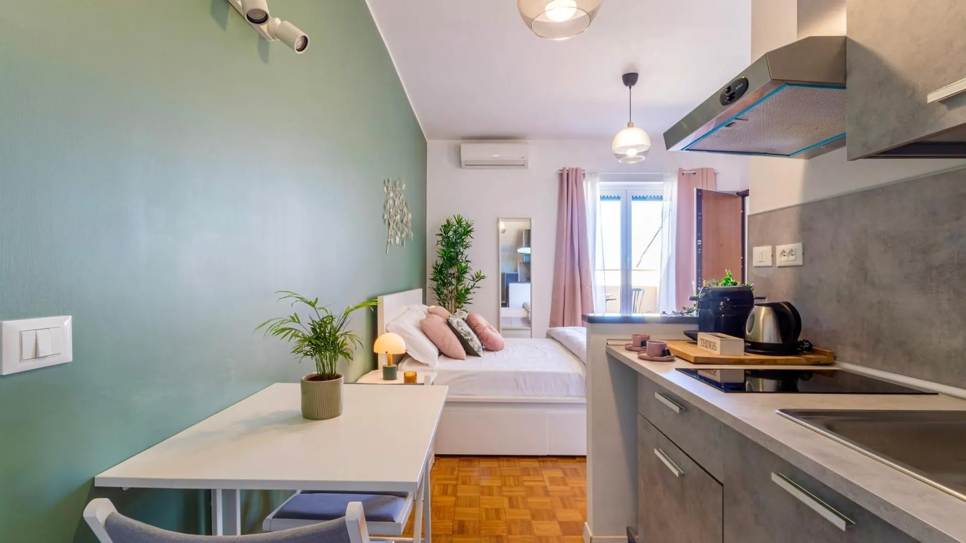 Apartment Giulia - Lovely Penthouse Near Vatican Museums Rome Italy